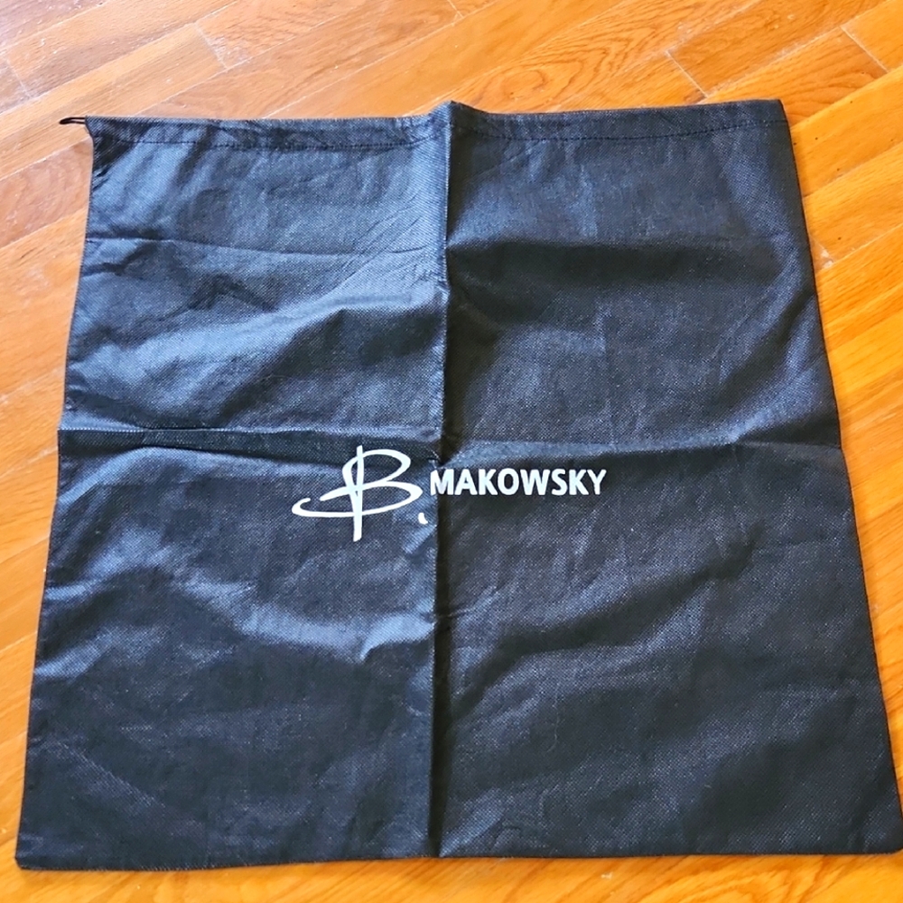 B. Makowsky Black Dust Bag